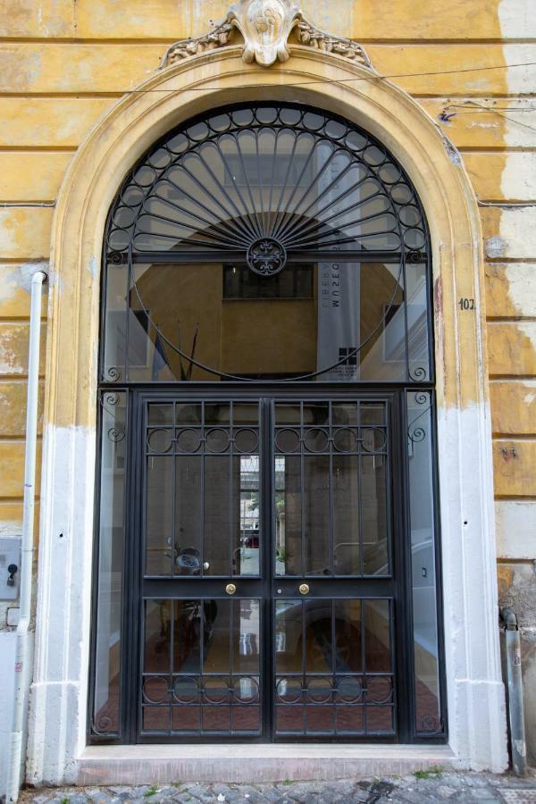 Apartment Tasso Street 102 *